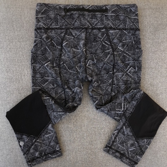 Perfect condition!- LULULEMON Pace Rival Crop Pocketed Leggings - Picture 8 of 8